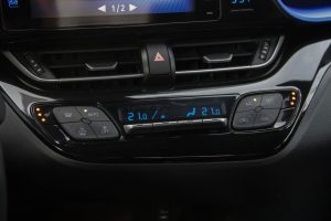 Pārdod CH-R Hybrid  1.8   , 2018