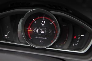 Pārdod V-40 Cross Country  2.0 D3  - 150z/s , 2018