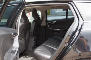 Pārdod V-60 R-Design  2.0 D3  - 163z/s , 2011