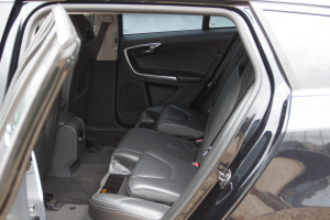 Pārdod V-60 R-Design  2.0 D3  - 163z/s , 2011