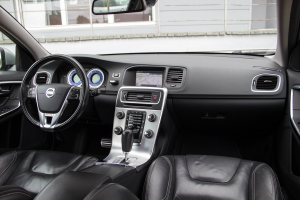 Pārdod V-60 R-Design  2.0 D3  - 163z/s , 2011