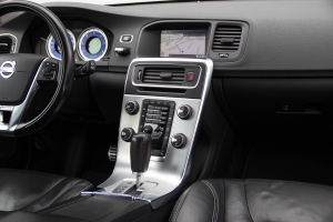 Pārdod V-60 R-Design  2.0 D3  - 163z/s , 2011