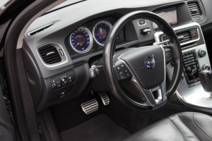 Pārdod V-60 R-Design  2.0 D3  - 163z/s , 2011