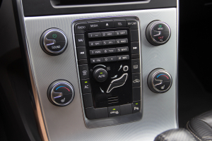 Pārdod V-60 R-Design  2.0 D3  - 163z/s , 2011