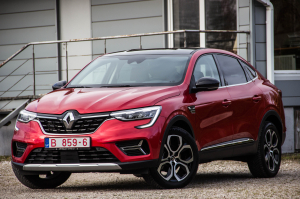 Pārdod Arkana Intense  1.6 Hybrid  , 2022