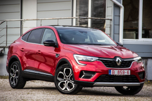 Pārdod Arkana Intense  1.6 Hybrid  , 2022