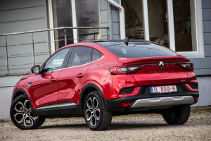 Pārdod Arkana Intense  1.6 Hybrid  , 2022