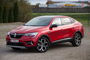 Pārdod Arkana Intense  1.6 Hybrid  , 2022