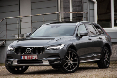 Pārdod V-90 Cross Country  2.0 D5  - 235z/s , 2018