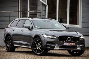 Pārdod V-90 Cross Country  2.0 D5  - 235z/s , 2018