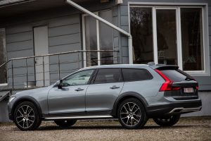Pārdod V-90 Cross Country  2.0 D5  - 235z/s , 2018