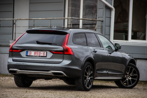 Pārdod V-90 Cross Country  2.0 D5  - 235z/s , 2018