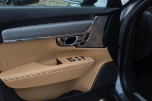 Pārdod V-90 Cross Country  2.0 D5  - 235z/s , 2018