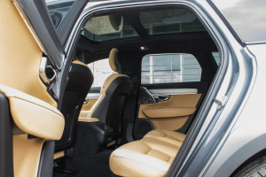 Pārdod V-90 Cross Country  2.0 D5  - 235z/s , 2018