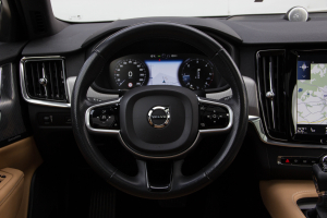 Pārdod V-90 Cross Country  2.0 D5  - 235z/s , 2018