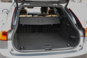 Pārdod V-90 Cross Country  2.0 D5  - 235z/s , 2018