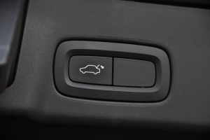 Pārdod V-90 Cross Country  2.0 D5  - 235z/s , 2018