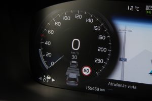 Pārdod V-90 Cross Country  2.0 D5  - 235z/s , 2018