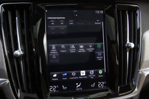 Pārdod V-90 Cross Country  2.0 D5  - 235z/s , 2018