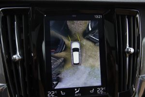 Pārdod V-90 Cross Country  2.0 D5  - 235z/s , 2018