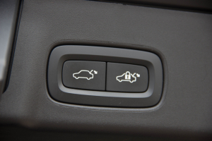 Pārdod V-90 Inscription  2.0 B4  - 197z/s , 2021