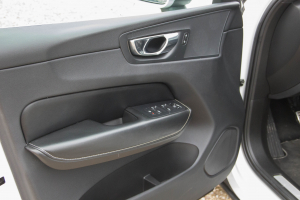 Pārdod XC-60 R-Design  2.0 D4  - 190z/s , 2018