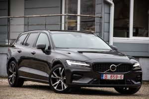 Pārdod V-60 R-Design  2.0 B4  - 197z/s , 2023