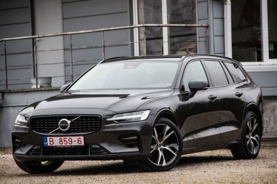Pārdod V-60 R-Design  2.0 B4  - 197z/s , 2023