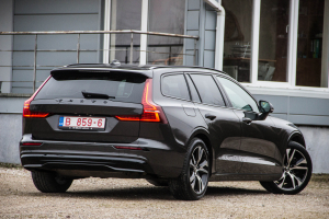 Pārdod XC-60 R-Design  2.0 B4  - 197z/s , 2023