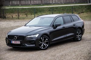 Pārdod V-60 R-Design  2.0 B4  - 197z/s , 2023