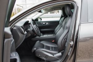 Pārdod XC-60 R-Design  2.0 B4  - 197z/s , 2023