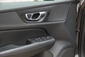 Pārdod V-60 R-Design  2.0 B4  - 197z/s , 2023