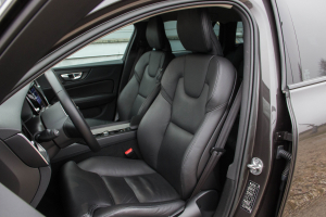 Pārdod XC-60 R-Design  2.0 B4  - 197z/s , 2023