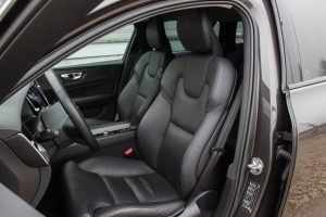 Pārdod V-60 R-Design  2.0 B4  - 197z/s , 2023