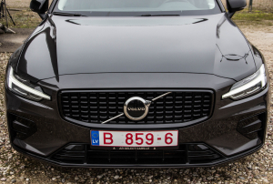 Pārdod XC-60 R-Design  2.0 B4  - 197z/s , 2023