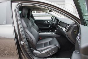 Pārdod V-60 R-Design  2.0 B4  - 197z/s , 2023