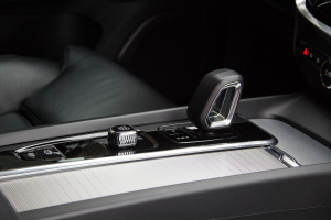 Pārdod XC-60 R-Design  2.0 B4  - 197z/s , 2023