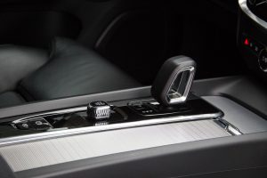 Pārdod V-60 R-Design  2.0 B4  - 197z/s , 2023