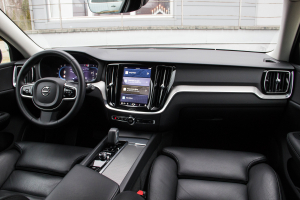 Pārdod XC-60 R-Design  2.0 B4  - 197z/s , 2023