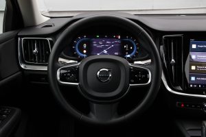 Pārdod V-60 R-Design  2.0 B4  - 197z/s , 2023