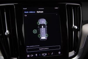 Pārdod V-60 R-Design  2.0 B4  - 197z/s , 2023