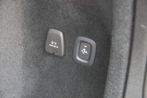 Pārdod V-60 R-Design  2.0 B4  - 197z/s , 2023