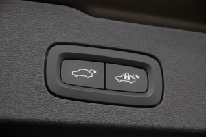 Pārdod XC-60 R-Design  2.0 B4  - 197z/s , 2023