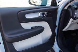 Pārdod XC-40 AWD  2.0 D4  - 190z/s , 2018
