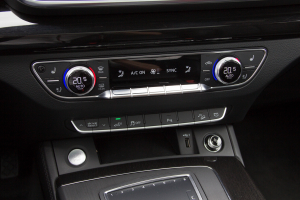 Pārdod Q5 S-Line E  2.0 TFSi  , 2020